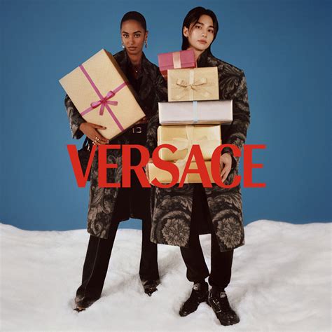 VERSACE｜ヴェルサーチェのマフラー通販 .